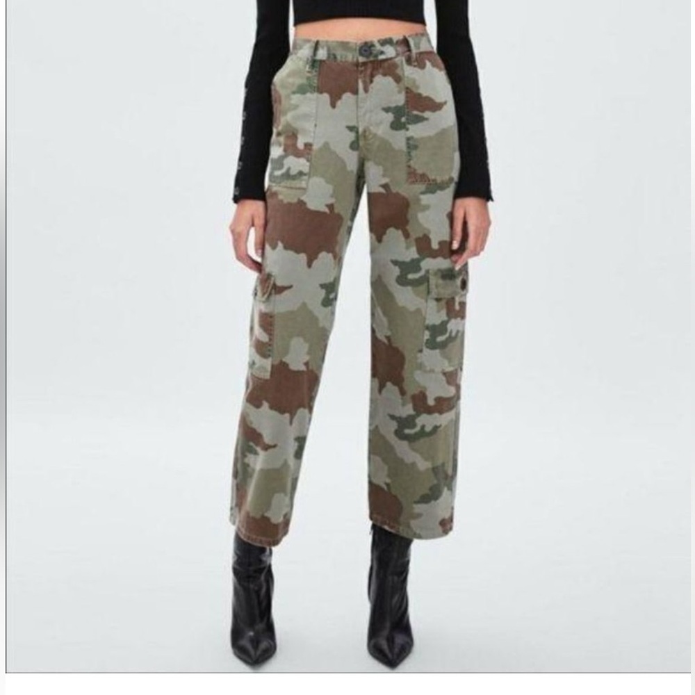 Zara Stylish Versatile Army Green and Brown Camo Cargo Utility Cropped Pants